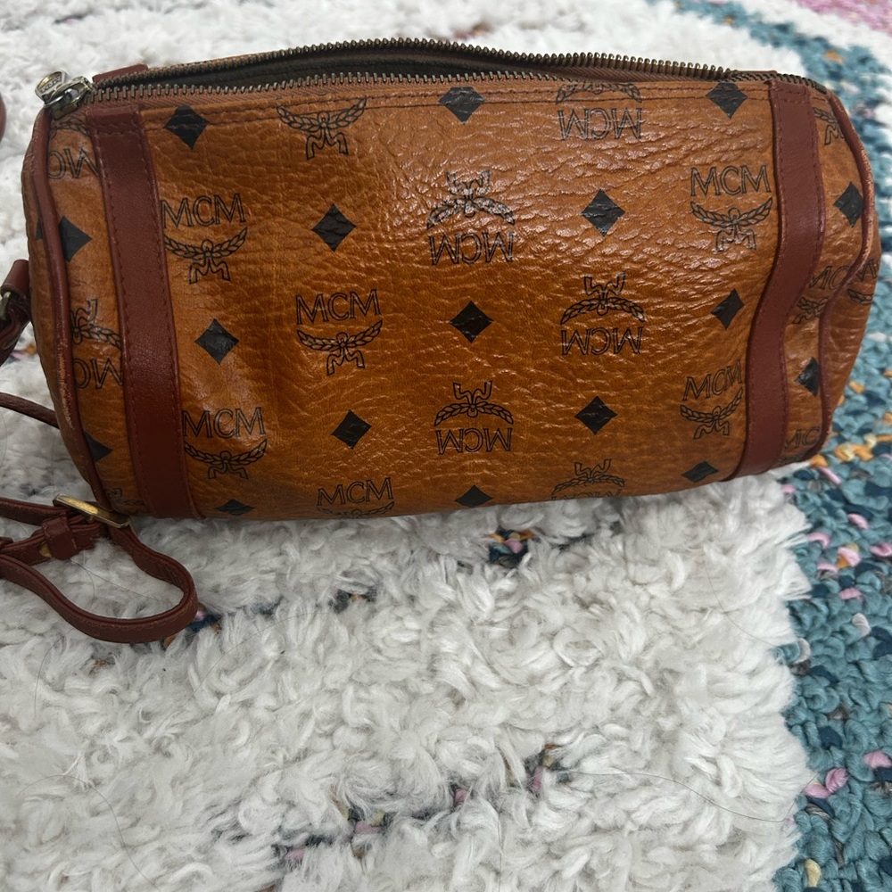 Vintage MCM Tan Leather Barrel Bag with CoA - Picture 4 of 11
